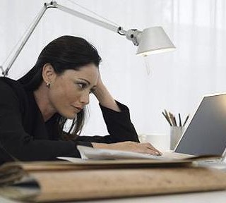 Giusto spiare nell’email del partner?