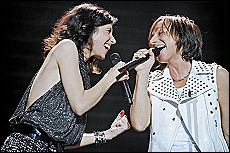 Salvami: Gianna Nannini e Giorgia cantano le donne Salvami: Gianna Nannini e Giorgia cantano le donne