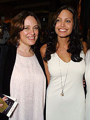 Angelina Jolie, da star a figlia devota