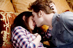 “Eclipse”: Robert Pattinson, Kristen Stewart e una valanga di baci…