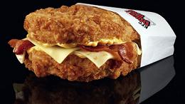 Mente gli USA combattono l'obesità, Kentucky Fried Chicken sostituisce pollo fritto al pane Mente gli USA combattono l'obesità, Kentucky Fried Chicken sostituisce pollo fritto al pane