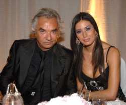 Elisabetta Gregoraci querela Diva e Donna: false le dichiarazioni su Nathan Falco Elisabetta Gregoraci querela Diva e Donna: false le dichiarazioni su Nathan Falco