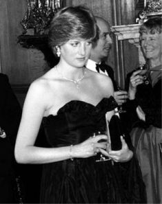 A Parigi l’esposizione degli abiti più belli e lussuosi di Lady Diana