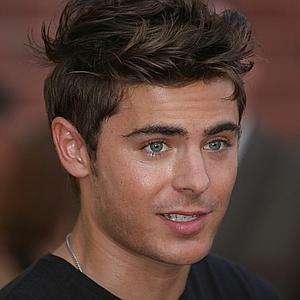 Zac Efron ammette di aver passato la notte in uno Strip Club. Ma col permesso di Vanessa Hudgens