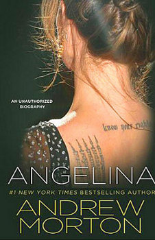 Tutti gli uomini e le donne di Angelina Jolie, secondo la biografia non autorizzata Tutti gli uomini e le donne di Angelina Jolie, secondo la biografia non autorizzata