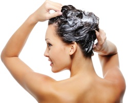 Rimedi semplici per curare i capelli d'estate Rimedi semplici per curare i capelli d'estate