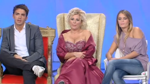 “Uomini e Donne”: Maria De Filippi invita Ramona Amodeo a lasciare lo studio