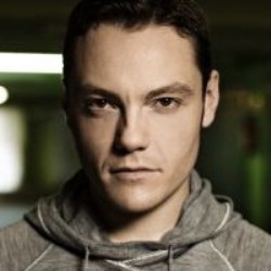 Tiziano Ferro ha una relazione con un sessantenne? Tiziano Ferro ha una relazione con un sessantenne?