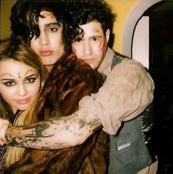 Miley Cyrus passa Halloween con Avan Jogia, è la sua nuova fiamma?