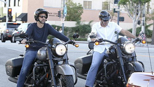 George Clooney: pomeriggio in moto fra uomini senza Elisabetta Canalis George Clooney: pomeriggio in moto fra uomini senza Elisabetta Canalis