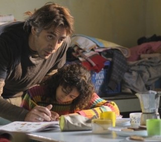“Biutiful”: locandina italiana, foto e sinossi