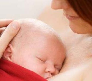 Neonati prematuri: la cura della mamma canguro sostituisce l’incubatrice