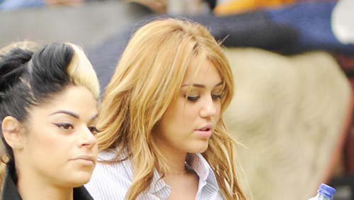 Miley Cyrus: professionista o irresponsabile? Miley Cyrus: professionista o irresponsabile?