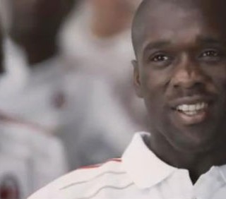 Clarence Seedorf e il Milan in uno spot sessista: video