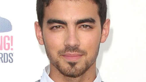 Joe Jonas tra sesso e omosessualità Joe Jonas tra sesso e omosessualità