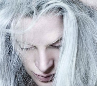 Moda capelli: il grigio fa tendenza