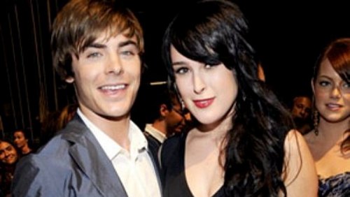 Zac Efron e Rumer Willis avvistati di nuovo insieme Zac Efron e Rumer Willis avvistati di nuovo insieme