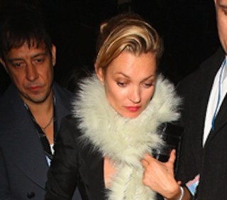 Kate Moss e Jamie Hince: immagini della rissa