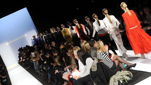 Mercedes Benz Fashion Week: gonne XXLong e grigio Mercedes Benz Fashion Week: gonne XXLong e grigio