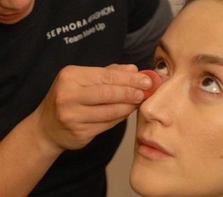 Milano Fashion Show in metro, make up Sephora