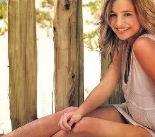 Brenda Asnicar: nuove tappe per l’Antonella Tour
