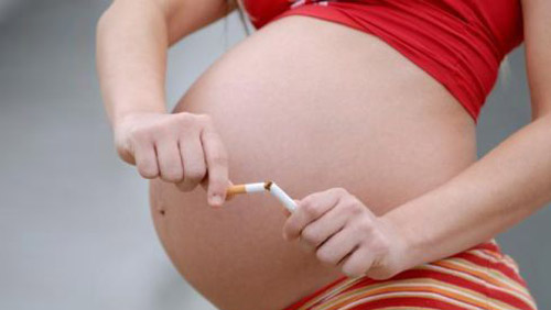 Fumare in gravidanza predispone i figli al vizio? Fumare in gravidanza predispone i figli al vizio?