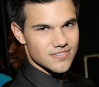 Taylor Lautner vuole cantare Britney Spears