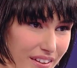 Giulia Pauselli commenta Belen Rodriguez e Stefano De Martino