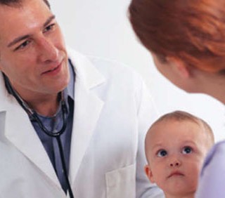 La visita dal pediatra: immagini