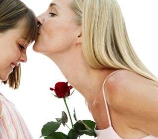 Festa della mamma, le iniziative solidali