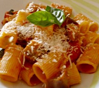 La ricetta delle Mezze Maniche con le Melanzane