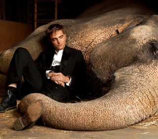 Fisico d’altri tempi per Robert Pattinson