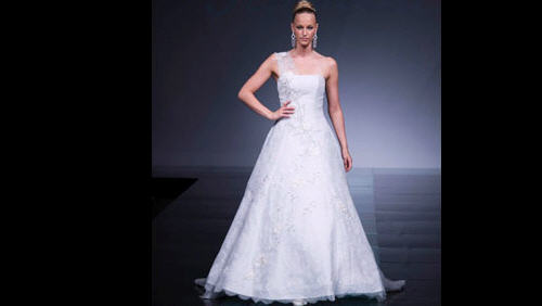 A Milano sfilano gli abiti da sposa A Milano sfilano gli abiti da sposa