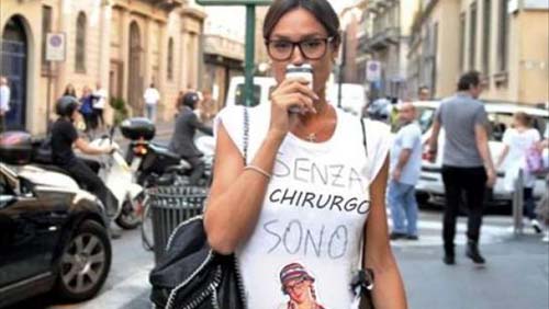 Nicole Minetti, il Web deride le sue magliette Nicole Minetti, il Web deride le sue magliette