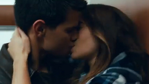 Abduction: Taylor Lautner e Lily Collins tra baci hot e Oscar Abduction: Taylor Lautner e Lily Collins tra baci hot e Oscar