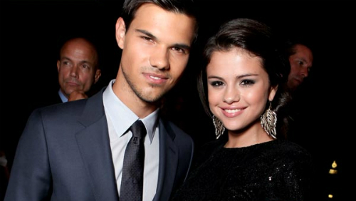 Taylor Lautner con l'ex Selena Gomez alla première di Abduction Taylor Lautner con l'ex Selena Gomez alla première di Abduction