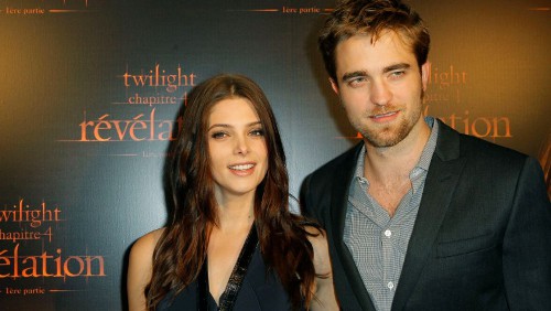 Breaking Dawn: Robert Pattinson e Ashley Greene a Parigi Breaking Dawn: Robert Pattinson e Ashley Greene a Parigi