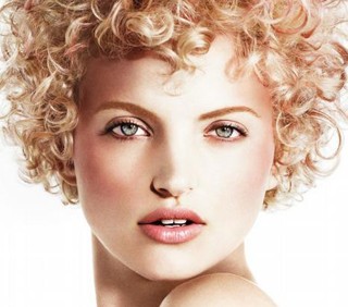 Capelli ricci: come domarli