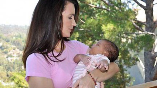 Kristin Davis, mamma adottiva a 46 anni Kristin Davis, mamma adottiva a 46 anni