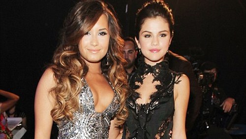 Demi Lovato vomitava fino a 5 volte al giorno Demi Lovato vomitava fino a 5 volte al giorno
