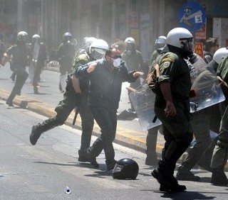 Rigore economico in Grecia, protesta anche l’economia rosa