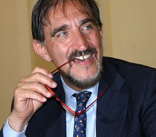 Ignazio La Russa inciampa sull’inglese
