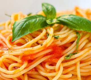 La ricetta della Pasta pomodoro e basilico fresco