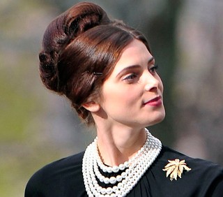 Ashley Greene, prime foto da Pan Am