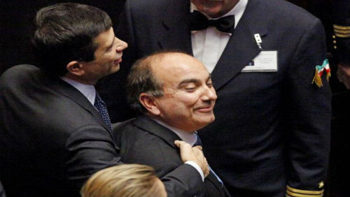 Domenico Scilipoti contro Paola Concia: lesbiche come ladri Domenico Scilipoti contro Paola Concia: lesbiche come ladri