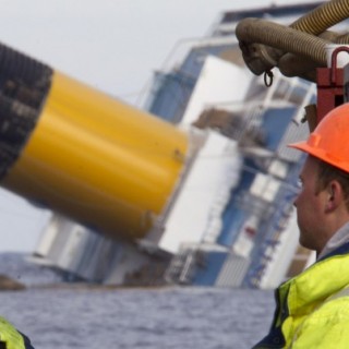 La Costa Concordia si sposta ancora