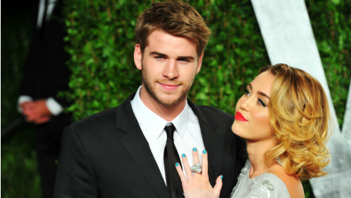Miley Cyrus e Liam Hemsworth: sesso pubblico agli Oscar? Miley Cyrus e Liam Hemsworth: sesso pubblico agli Oscar?