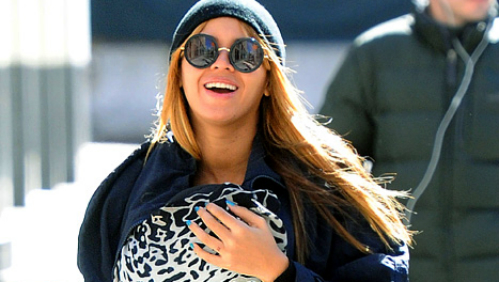 Beyoncé allatta Blue Ivy Carter in pubblico? Beyoncé allatta Blue Ivy Carter in pubblico?