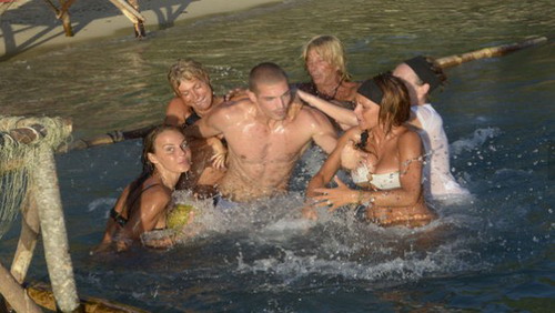 Isola dei Famosi 9: Eroi ed Eletti si riuniscono Isola dei Famosi 9: Eroi ed Eletti si riuniscono