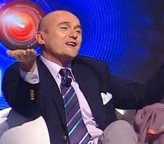 GF12: Alfonso Signorini sostiene il televoto falsato